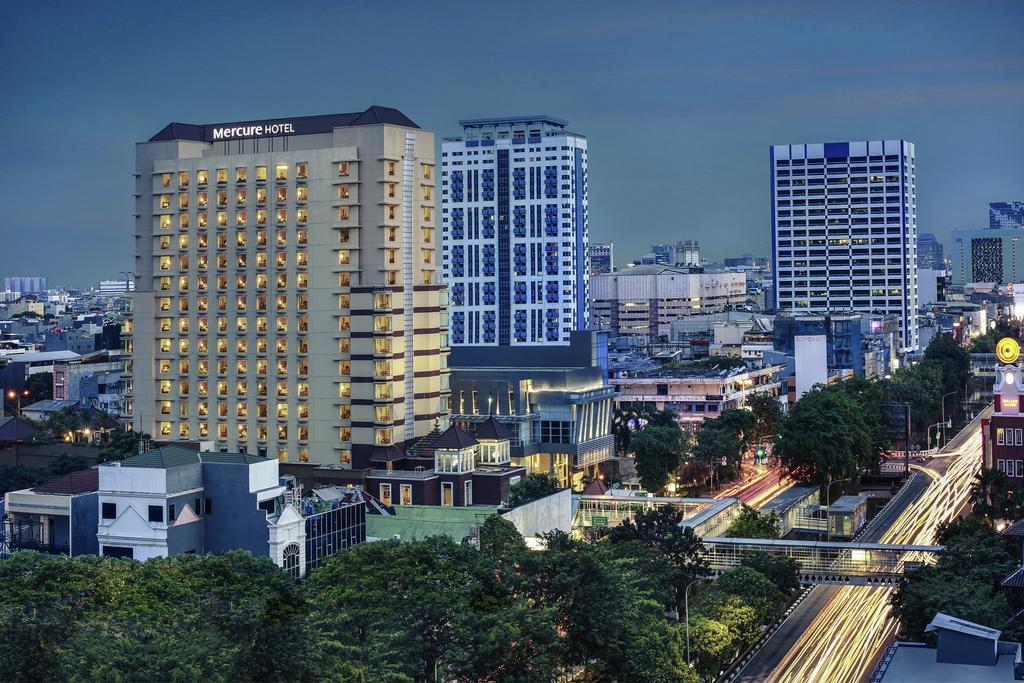 Mercure Jakarta Kota Exterior photo