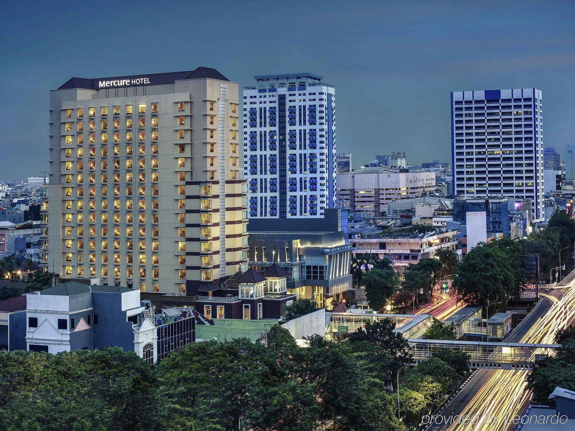Mercure Jakarta Kota Exterior photo